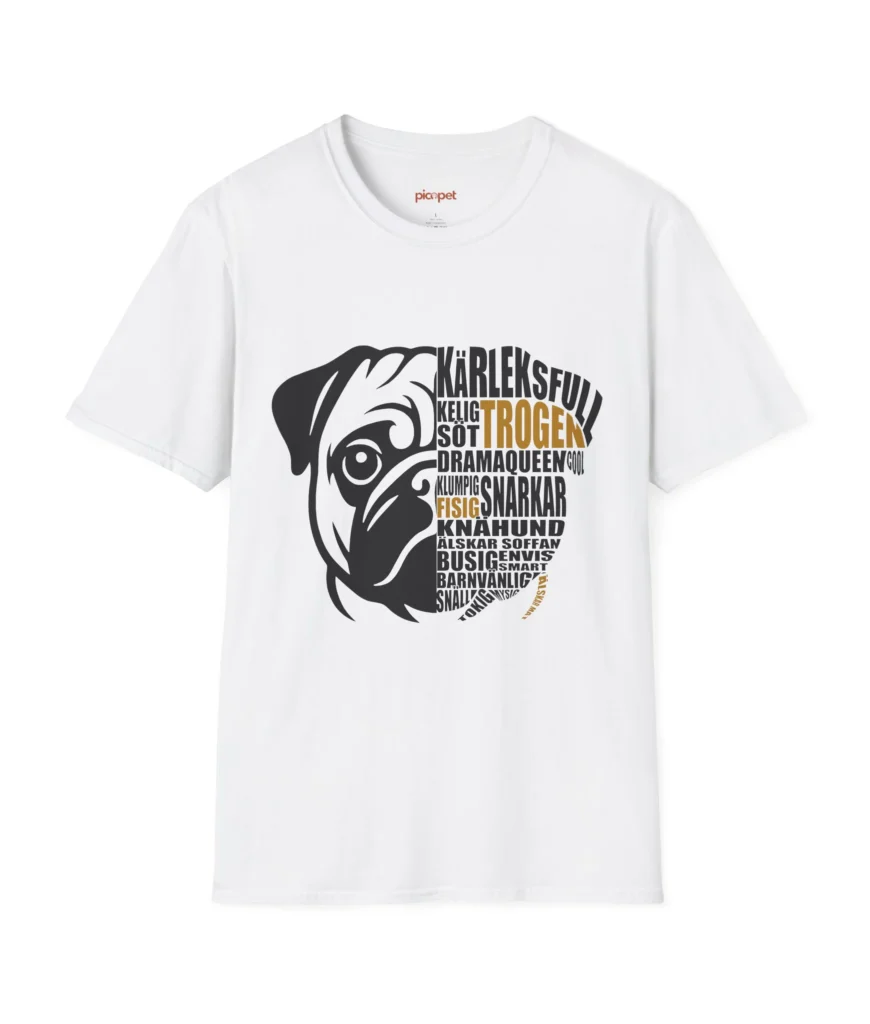 Vit t-shirt med en typografiskt designad mops på